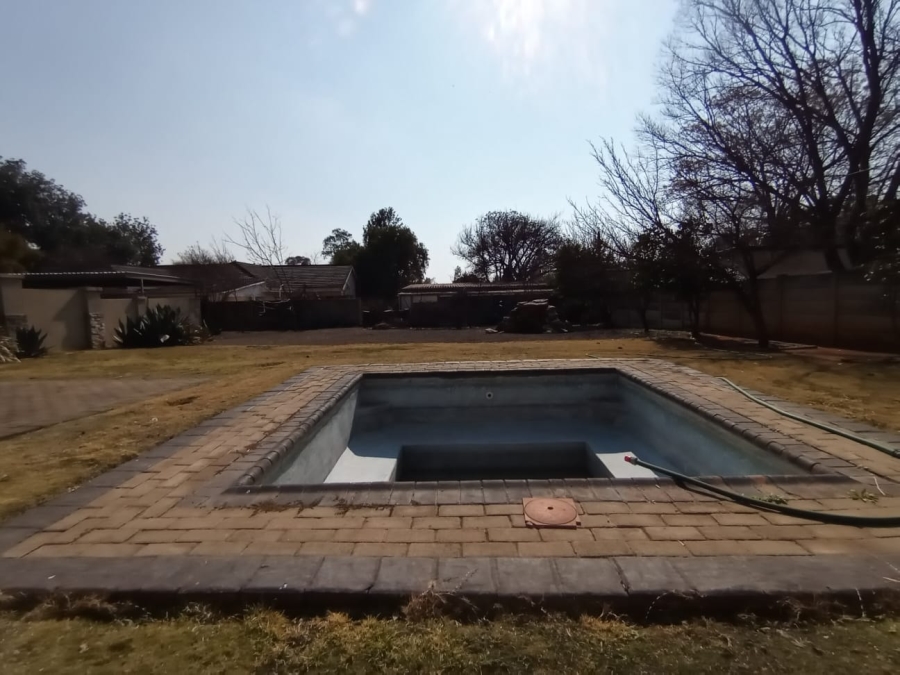 6 Bedroom Property for Sale in Vredefort Free State